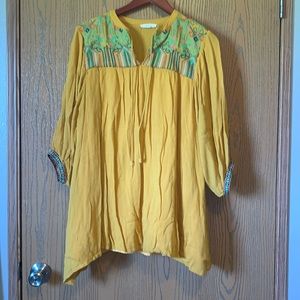 Easel womens top. Embroidered and flowy. Medium.